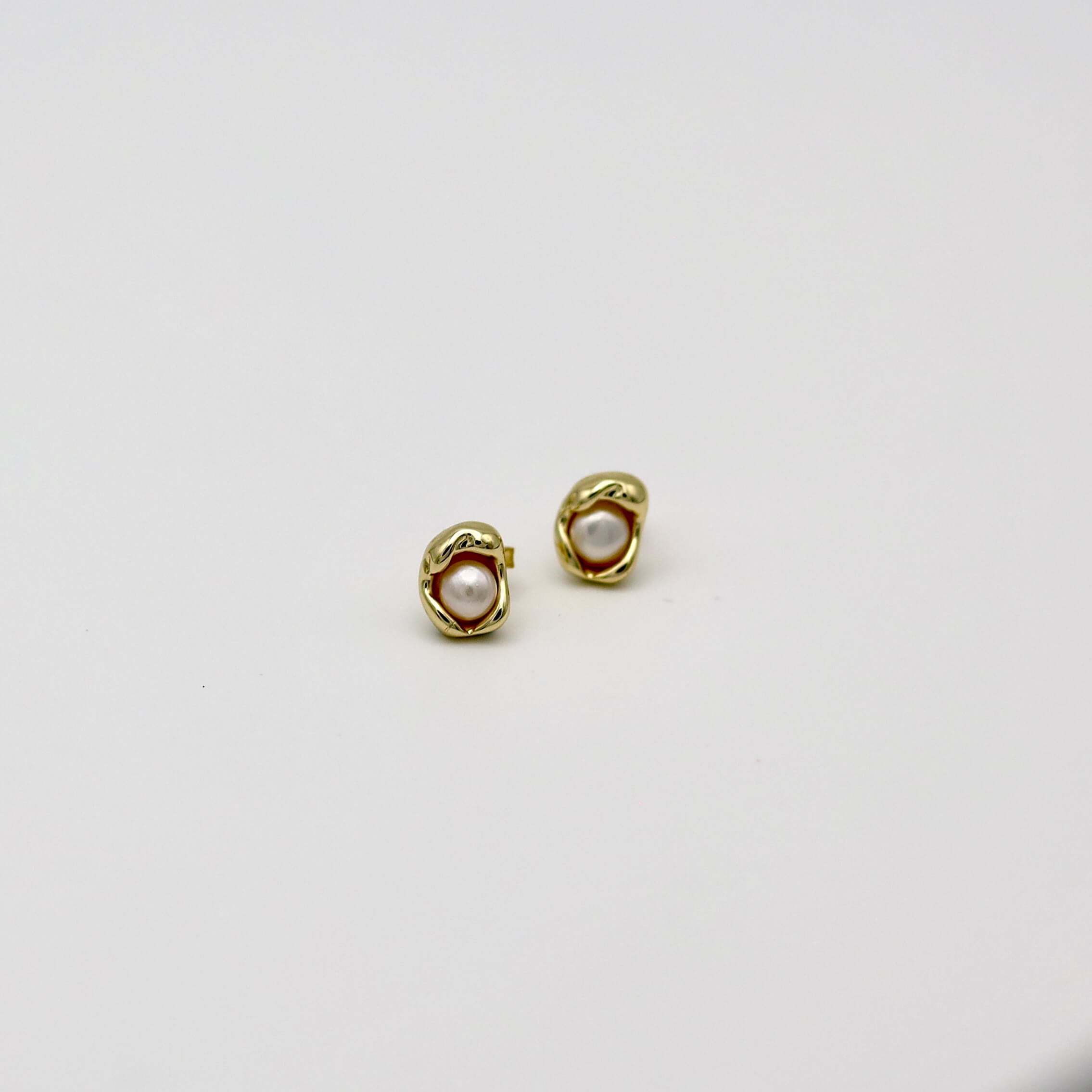 Organic Gold Pearl Earring